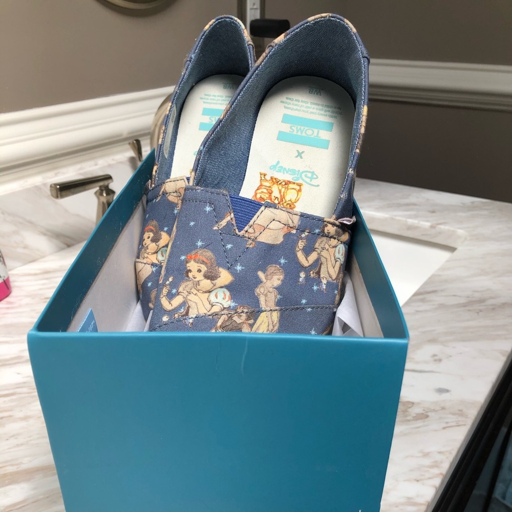TOMS Blue Snow White Classic Women's Size 8
